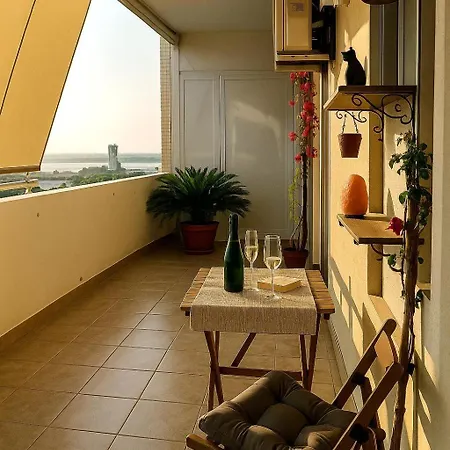 Gate 10 - Airport Appartement *