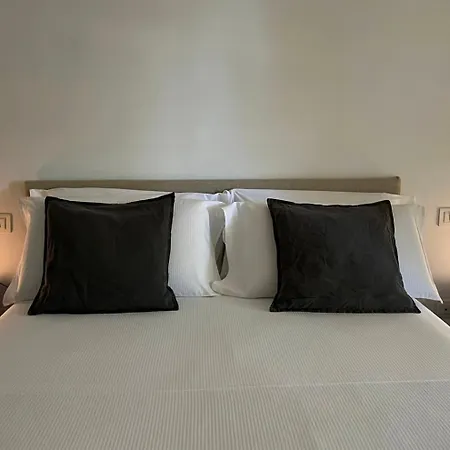 Gate 10 Апартаменти Барі