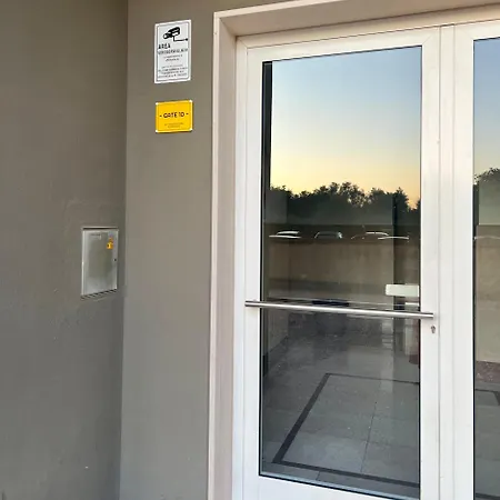 Gate 10 - Airport